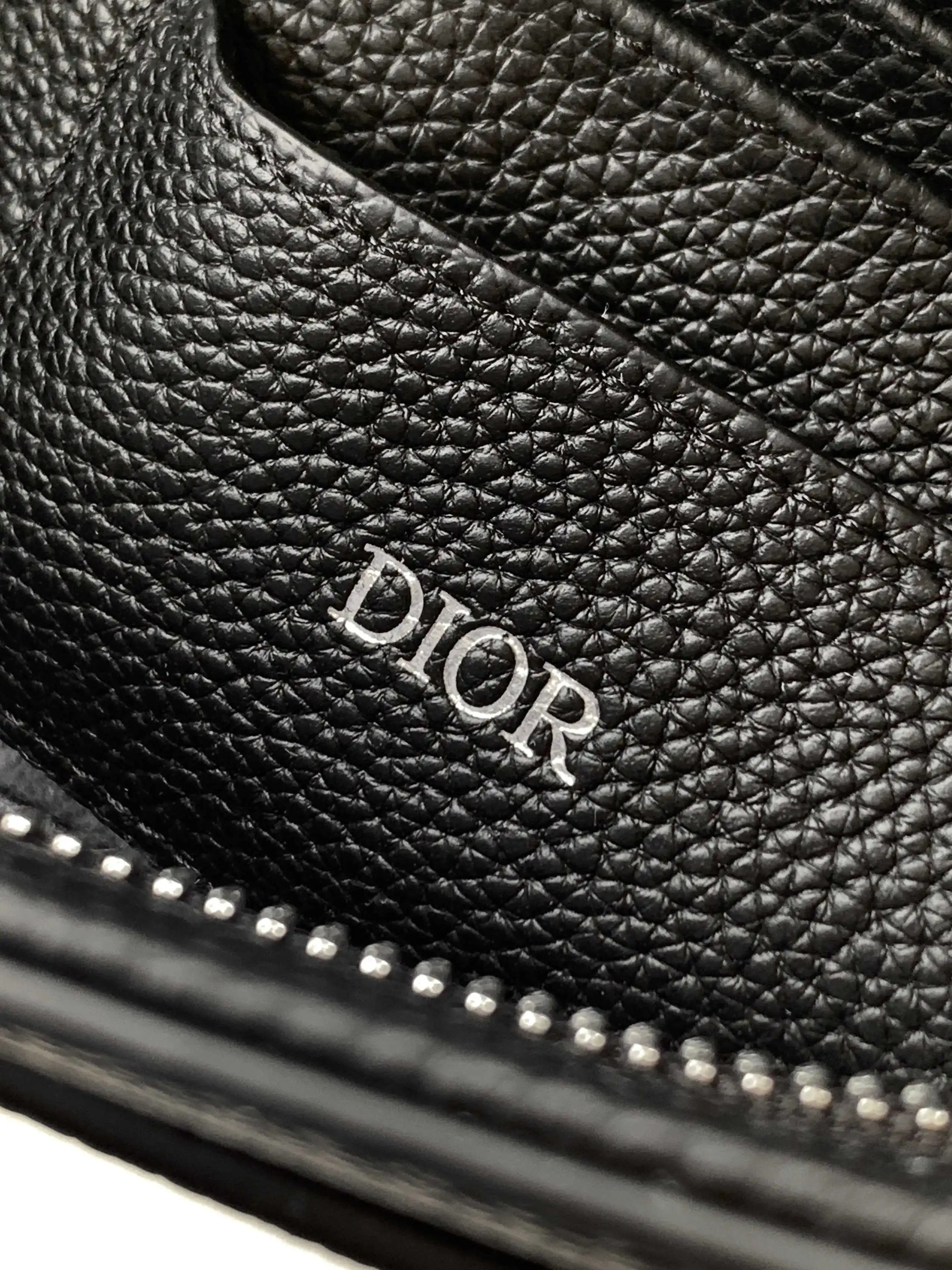 迪奥Dior Normandie A5 三角形手拿包 二零二五冬季男装系列新品 - 细节图 9