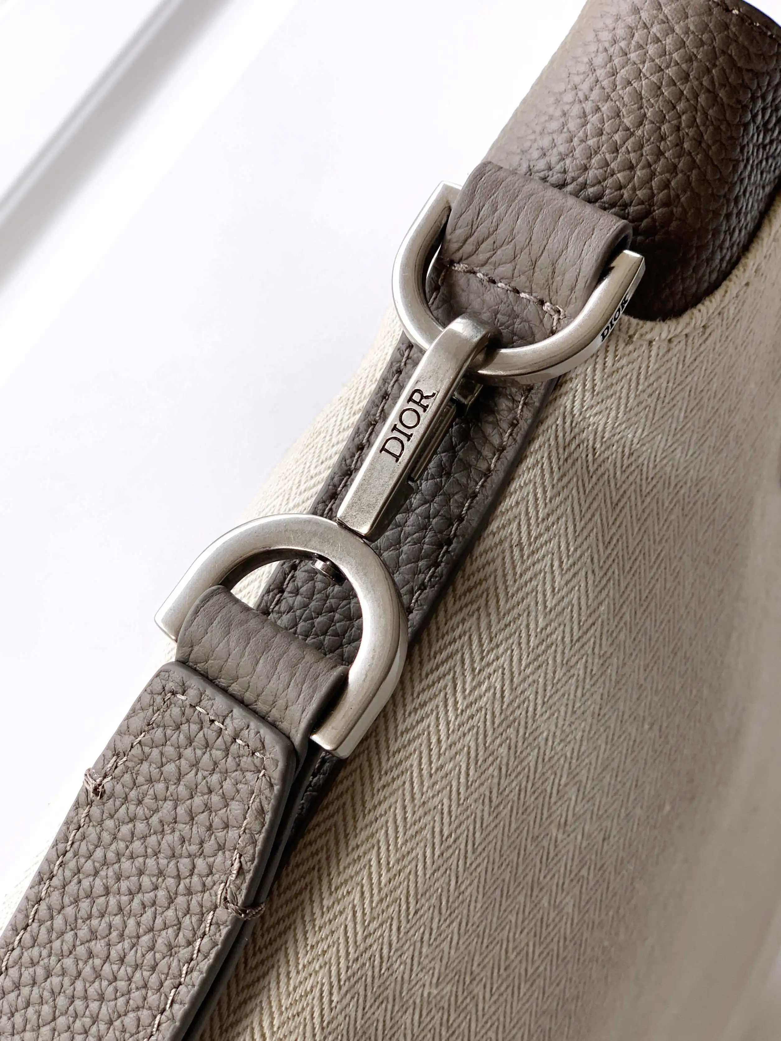 迪奥Dior Normandie A5 三角形手拿包 二零二五冬季男装系列新品 - 细节图 6