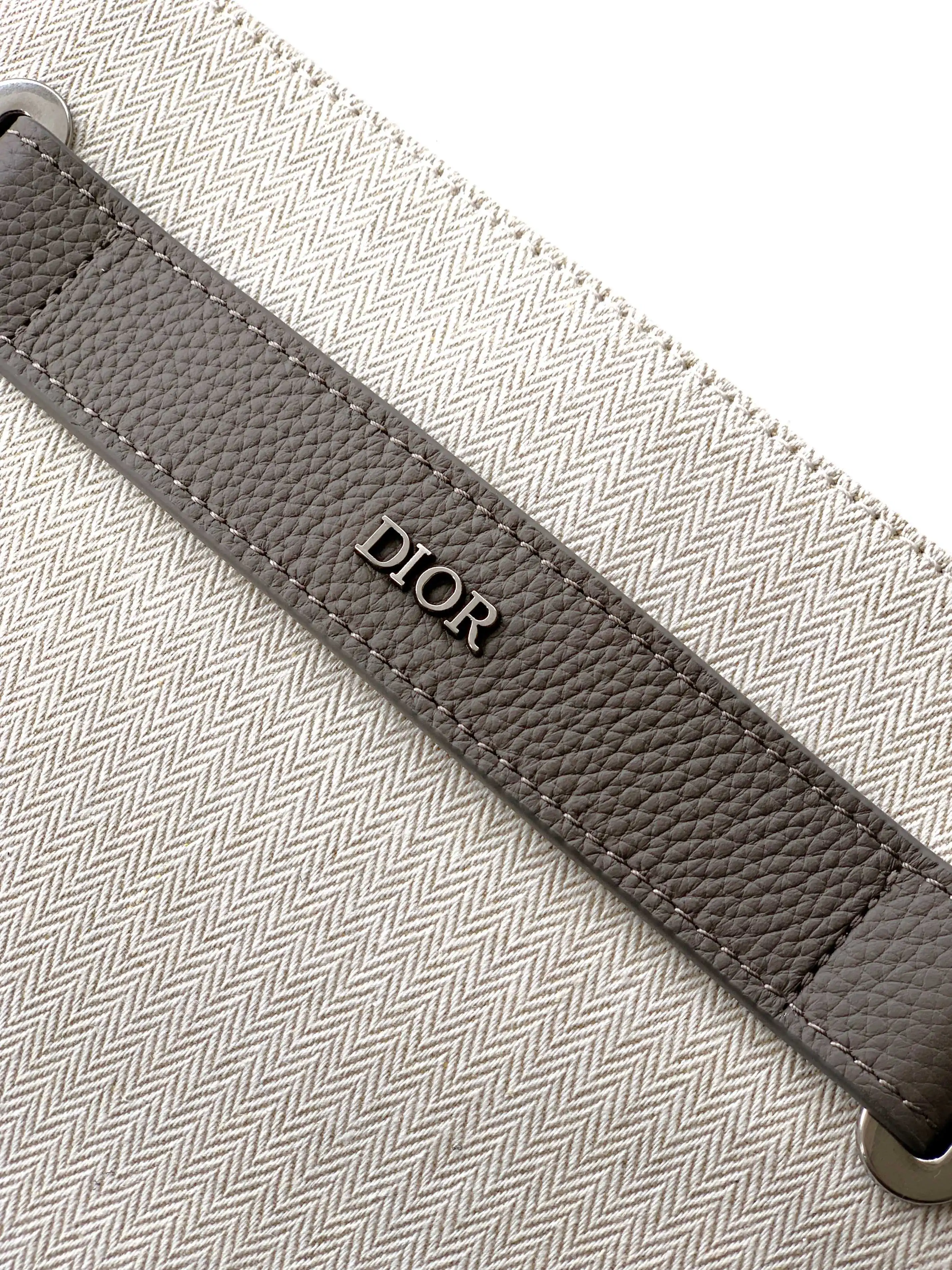 迪奥Dior Normandie A5 三角形手拿包 二零二五冬季男装系列新品 - 细节图 8