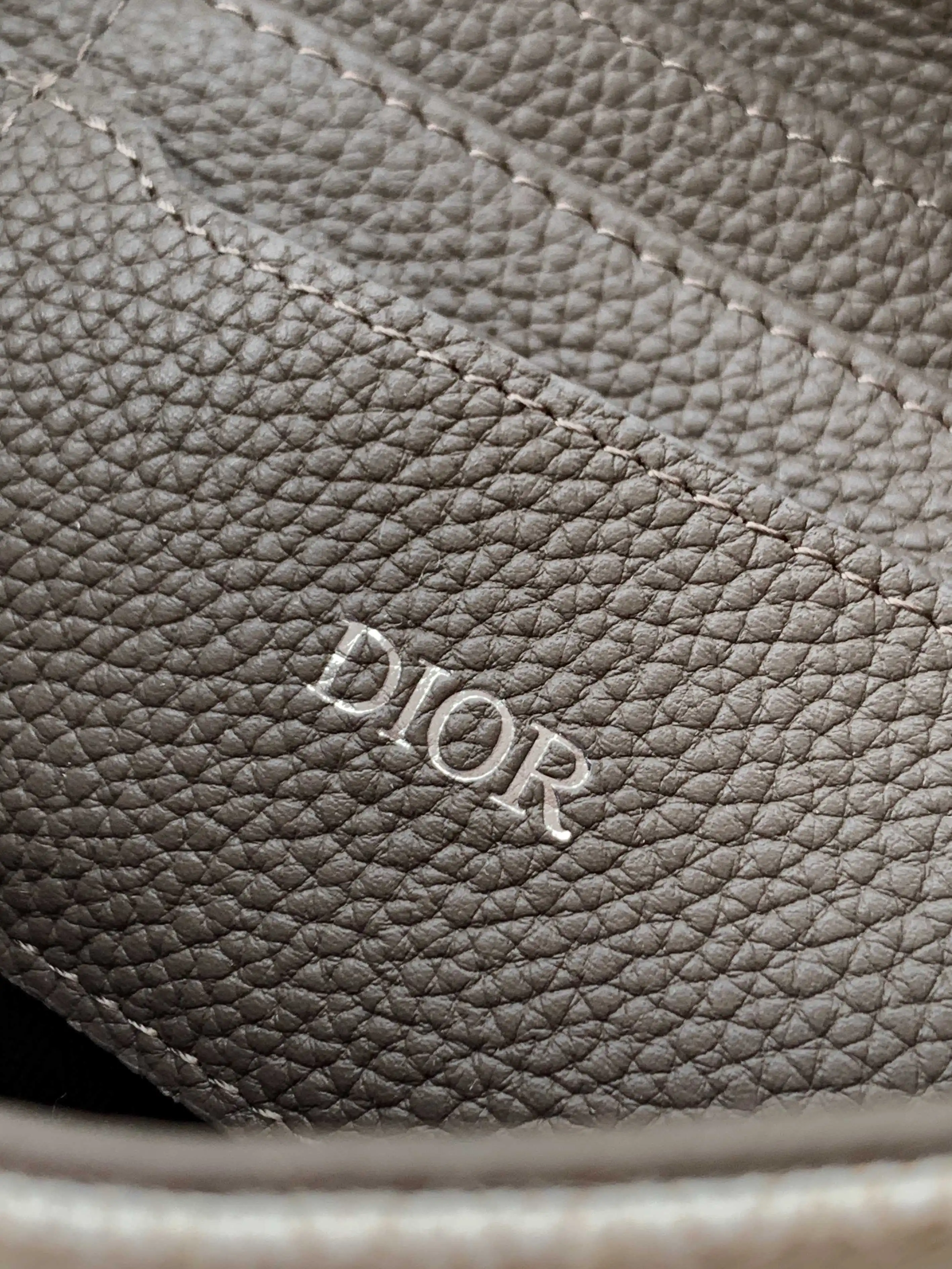 迪奥Dior Normandie A5 三角形手拿包 二零二五冬季男装系列新品 - 细节图 9