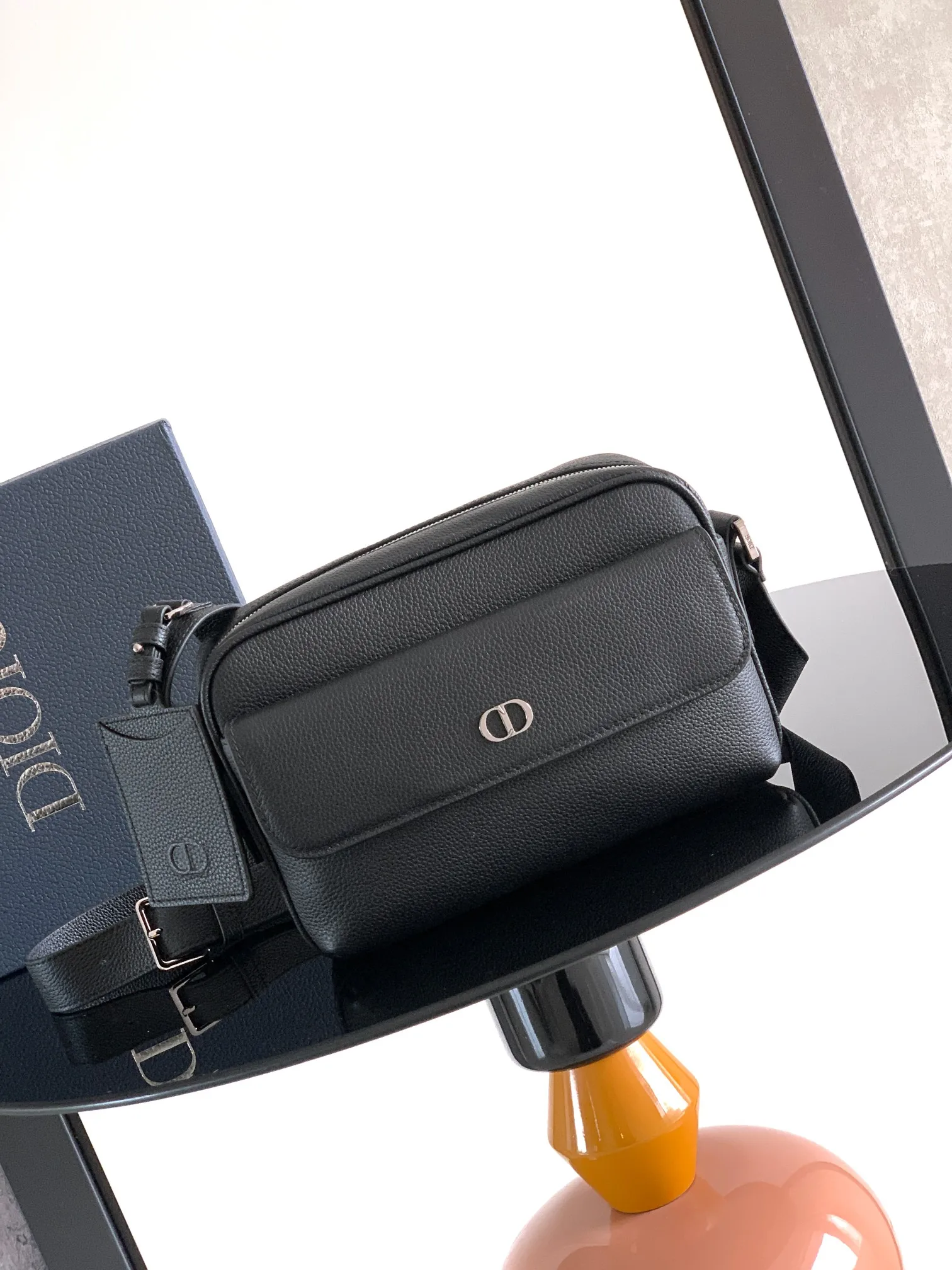 Dior CD Icon Zipped Messenger Bag, New from the Winter 2025 Men s Collection - Detail view 1
