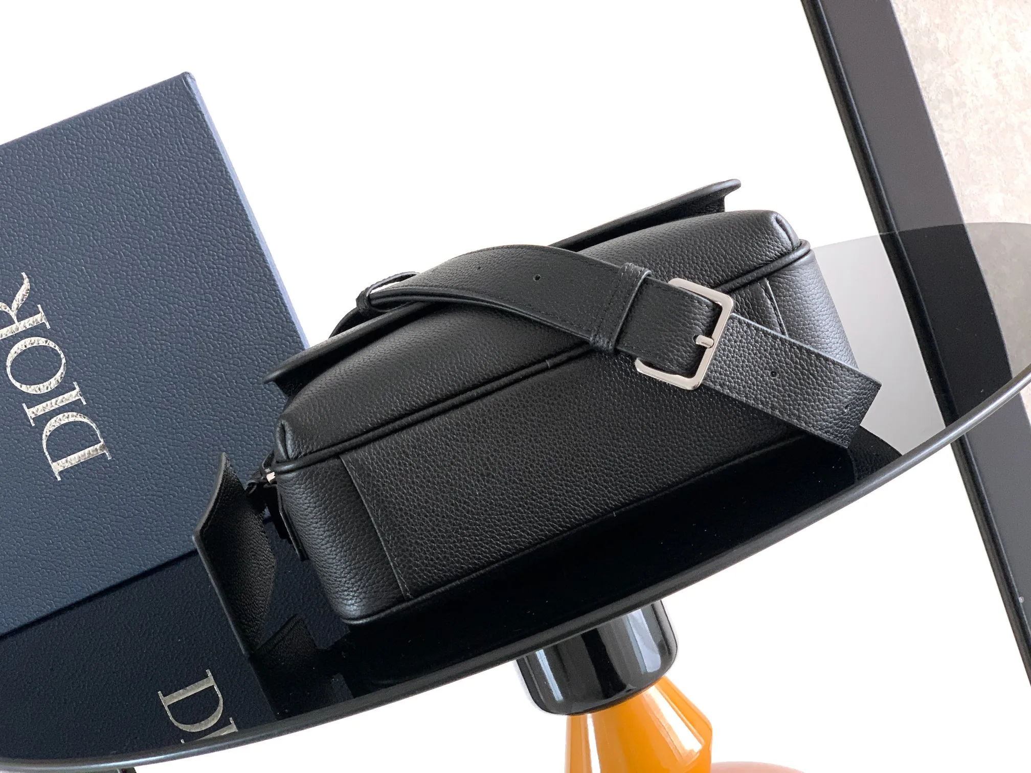 Dior CD Icon Zipped Messenger Bag, New from the Winter 2025 Men s Collection - Detail view 3