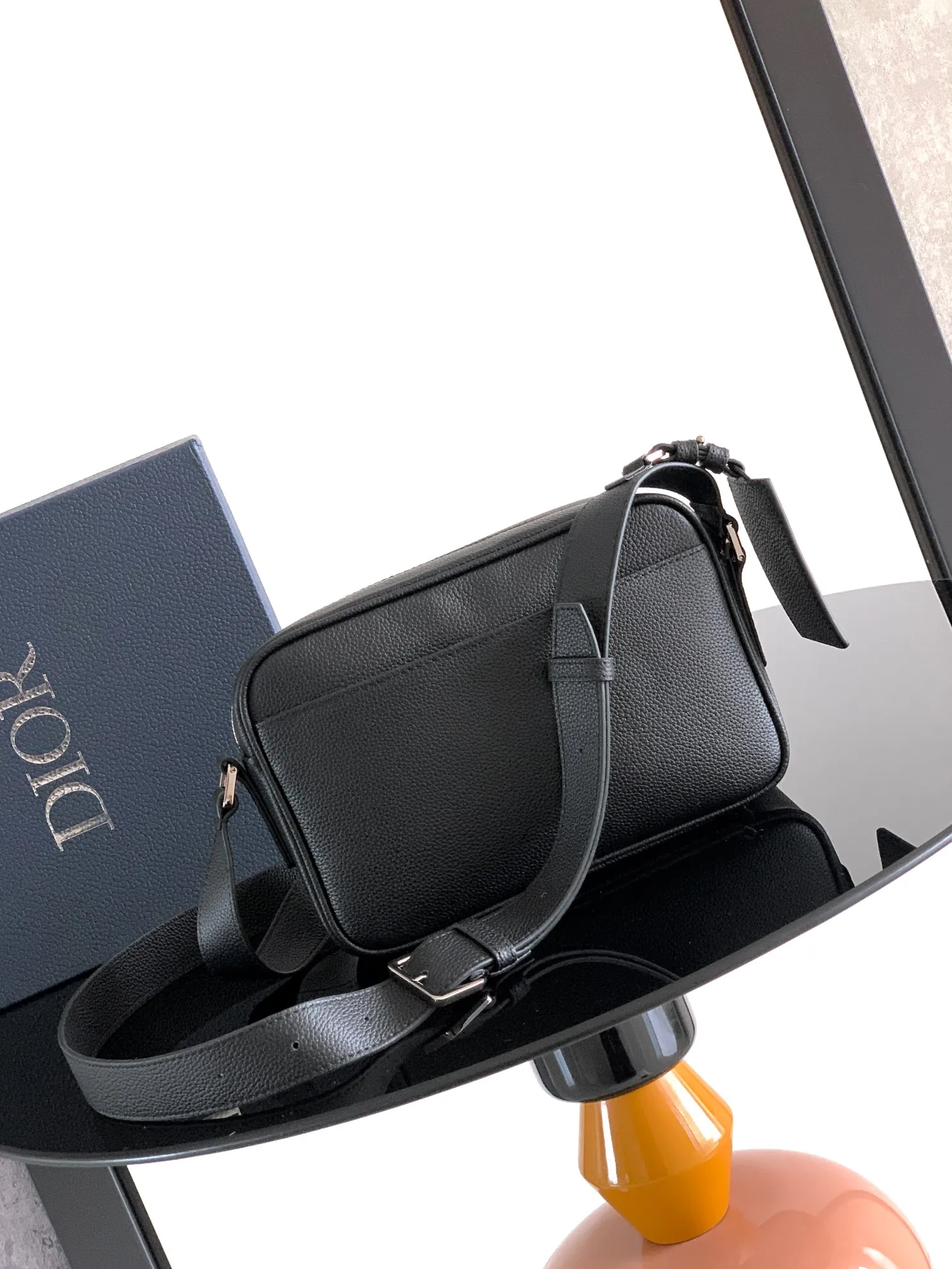 Dior CD Icon Zipped Messenger Bag, New from the Winter 2025 Men s Collection - Detail view 4