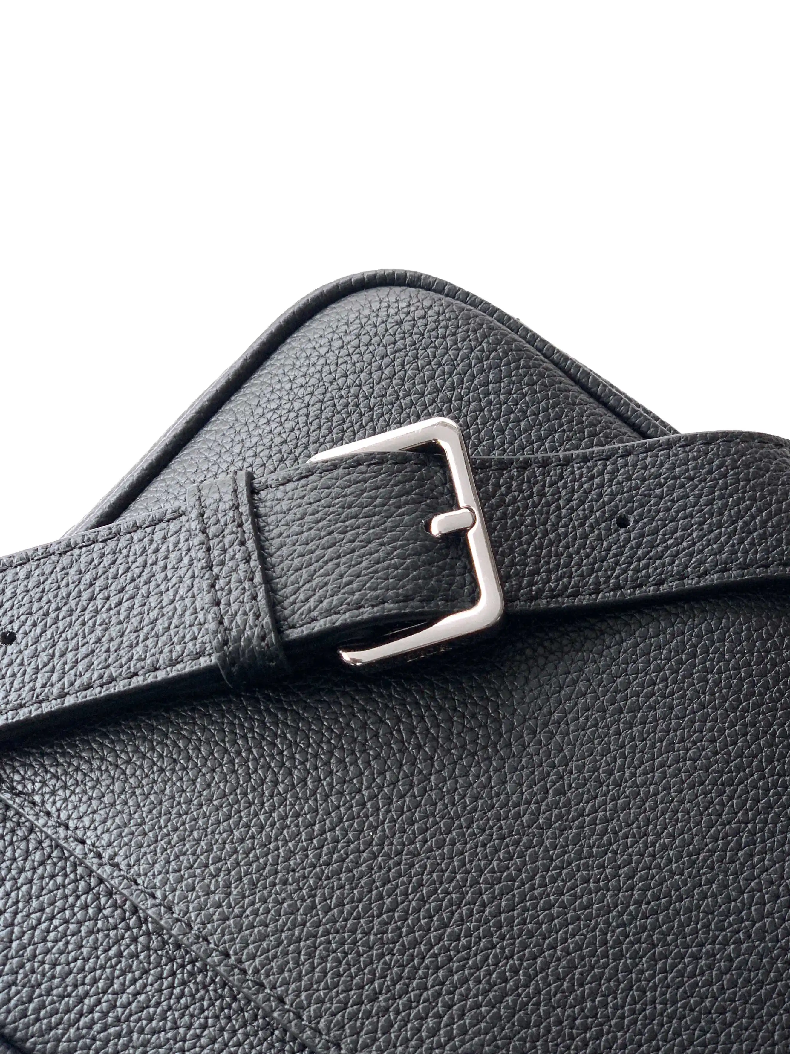 Dior CD Icon Zipped Messenger Bag, New from the Winter 2025 Men s Collection - Detail view 7