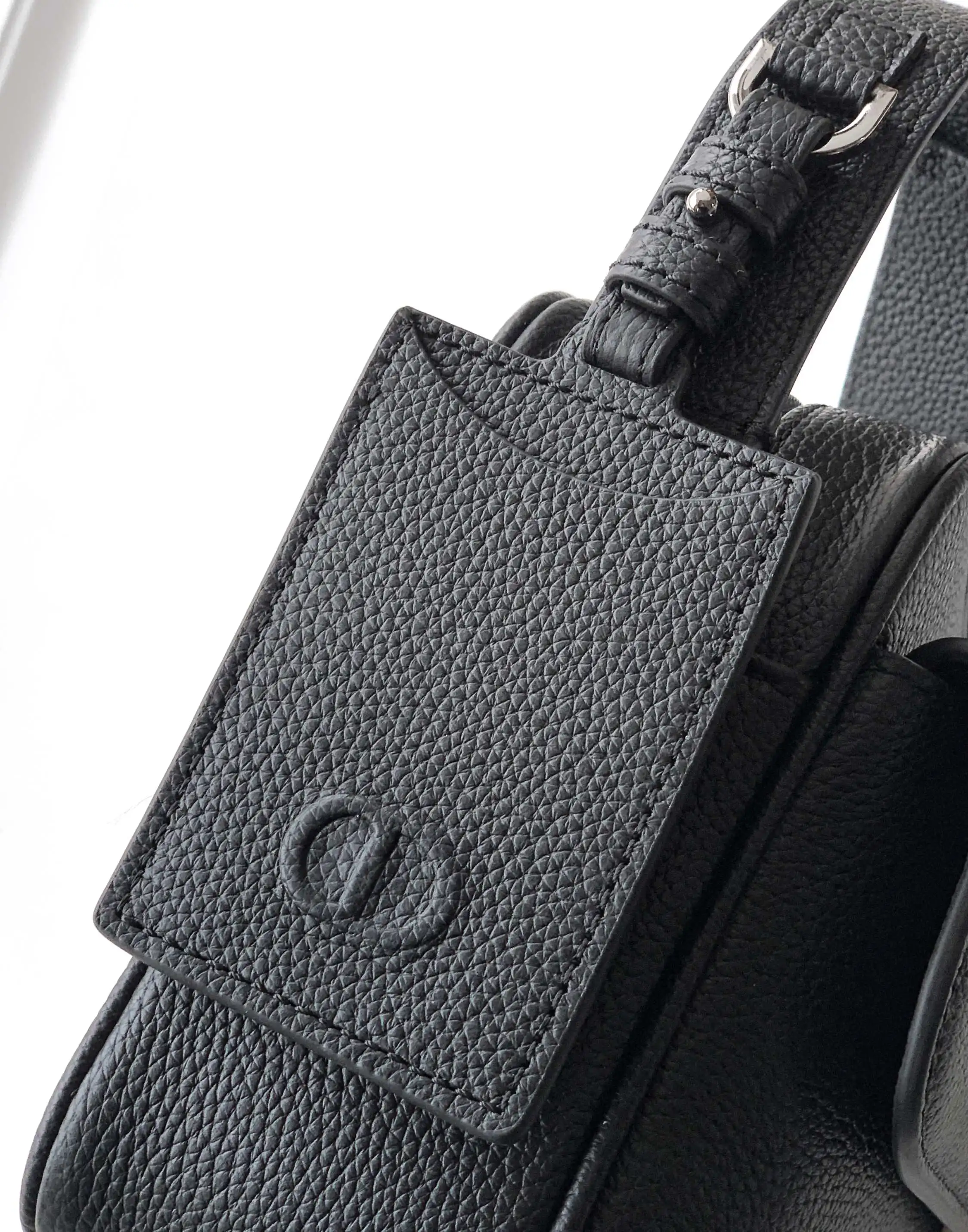 Dior CD Icon Zipped Messenger Bag, New from the Winter 2025 Men s Collection - Detail view 8