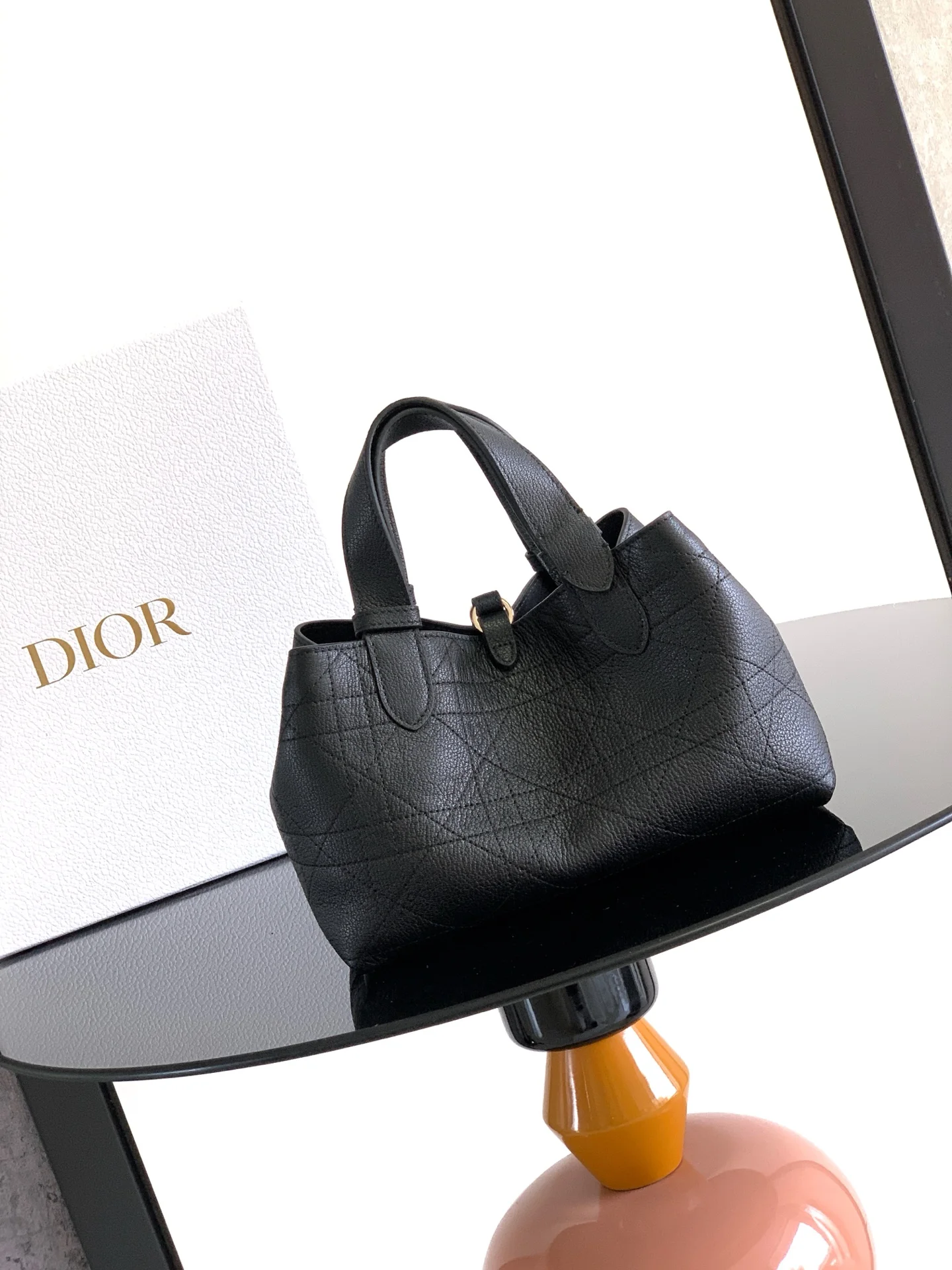 Dior Toujours handbag, Spring-Summer 2023 Ready-to-Wear collection - Detail view 3