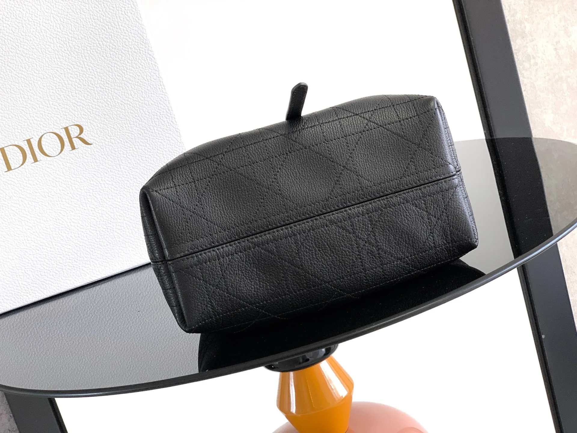 Dior Toujours handbag, Spring-Summer 2023 Ready-to-Wear collection - Detail view 4