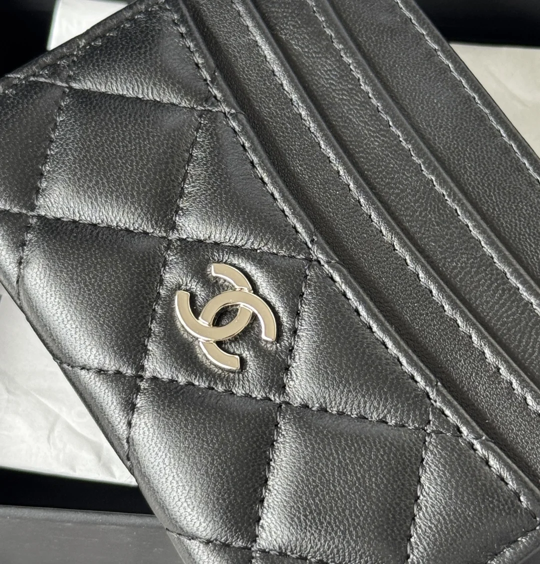 Chanel AP4472 2025 New Season Lambskin Cardholder - Detail view 6