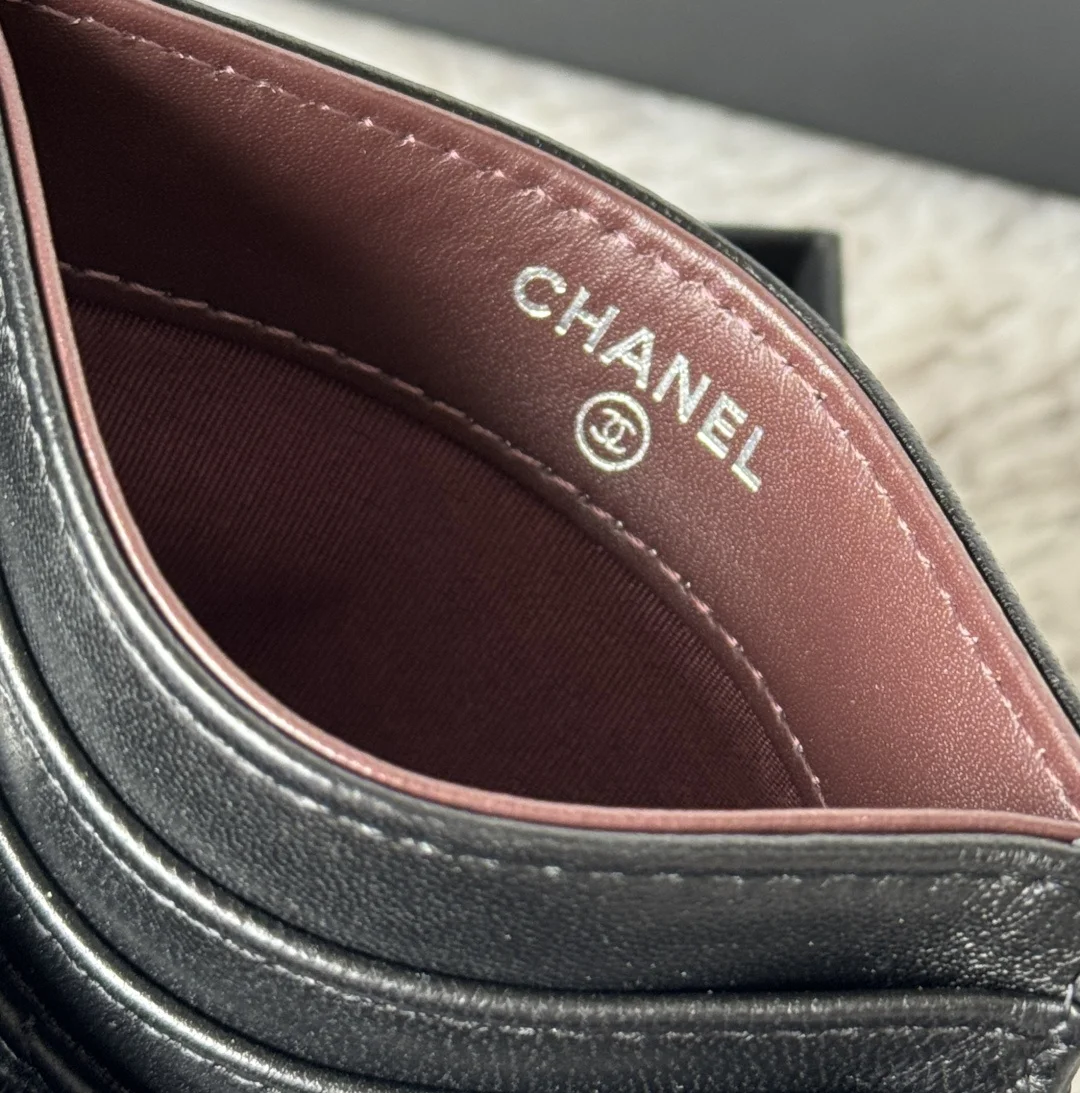 Chanel AP4472 2025 New Season Lambskin Cardholder - Detail view 8