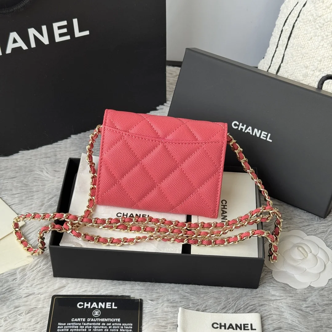 Chanel 0238 SS19 Magnetic Snap Chain Bag Small Chanel Chain Bag - Detail view 3