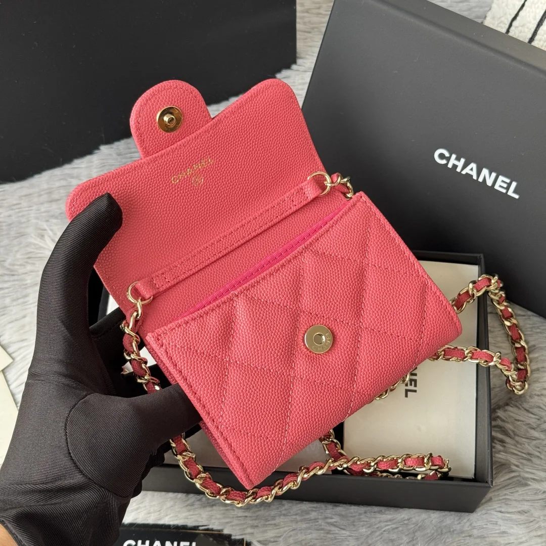 Chanel 0238 SS19 Magnetic Snap Chain Bag Small Chanel Chain Bag - Detail view 7