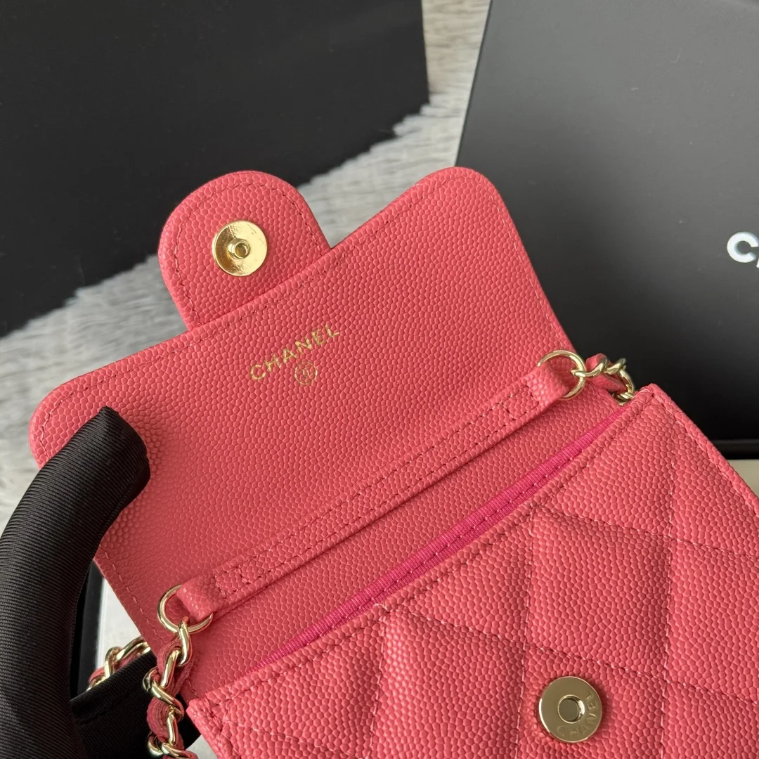 Chanel 0238 SS19 Magnetic Snap Chain Bag Small Chanel Chain Bag - Detail view 9