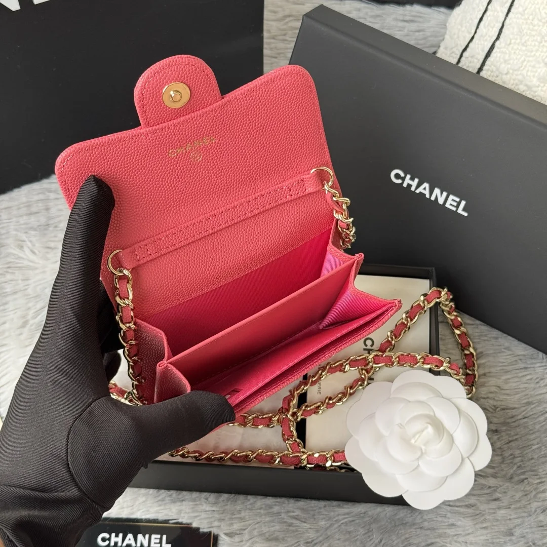 Chanel 0238 SS19 Magnetic Snap Chain Bag Small Chanel Chain Bag - Detail view 10