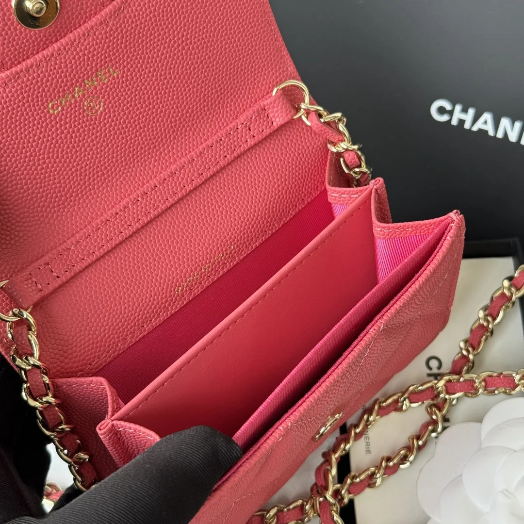 Chanel 0238 SS19 Magnetic Snap Chain Bag Small Chanel Chain Bag - Detail view 11