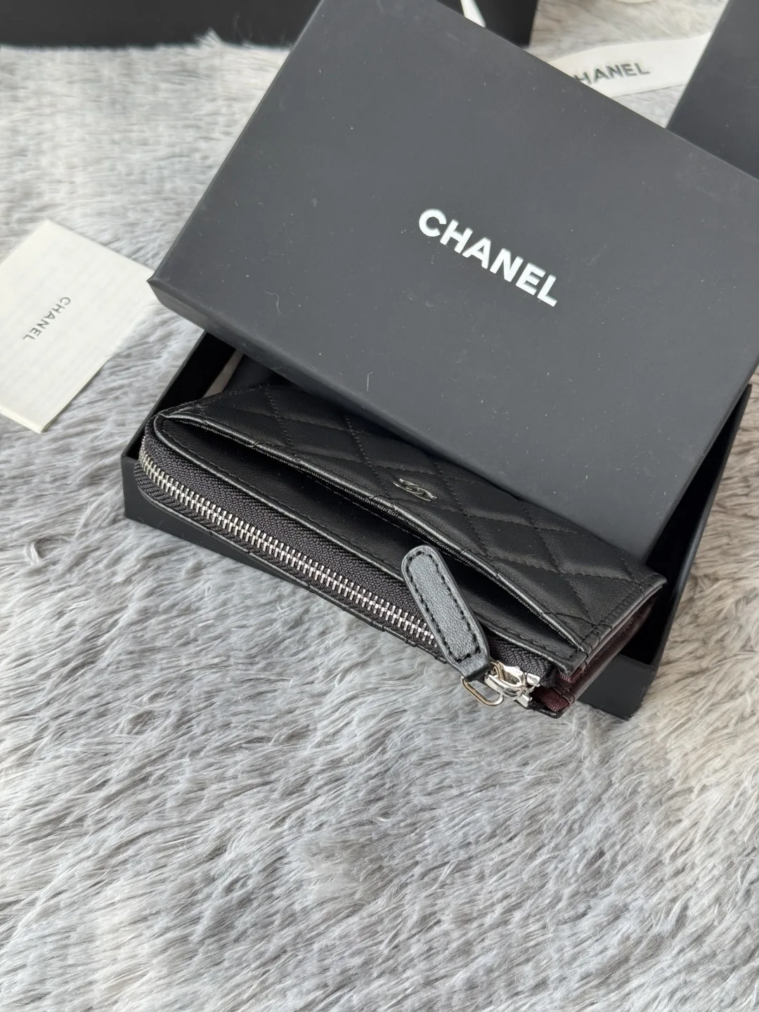 Chanel A3179 2024 7-shaped single pull card holder - Detail view 4