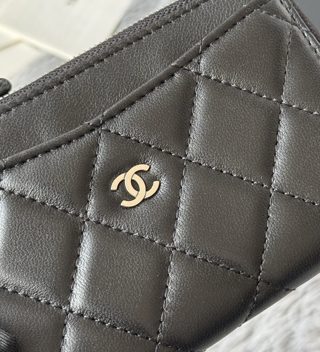 Chanel A3179 2024 7-shaped single pull card holder - Detail view 6