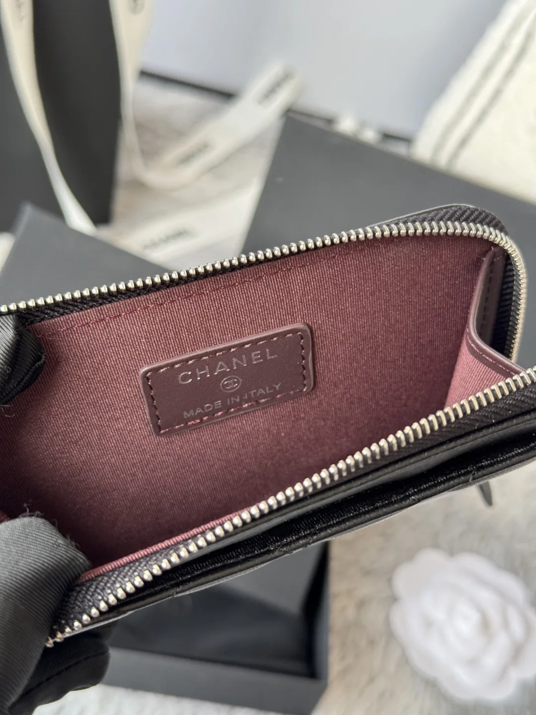 Chanel A3179 2024 7-shaped single pull card holder - Detail view 9