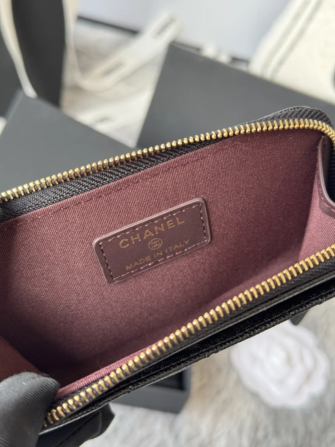 Chanel A3179 2024 7-shaped single pull card holder - Detail view 8