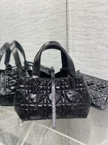 Toujours Small Handbag in Black Oil Waxed Leather