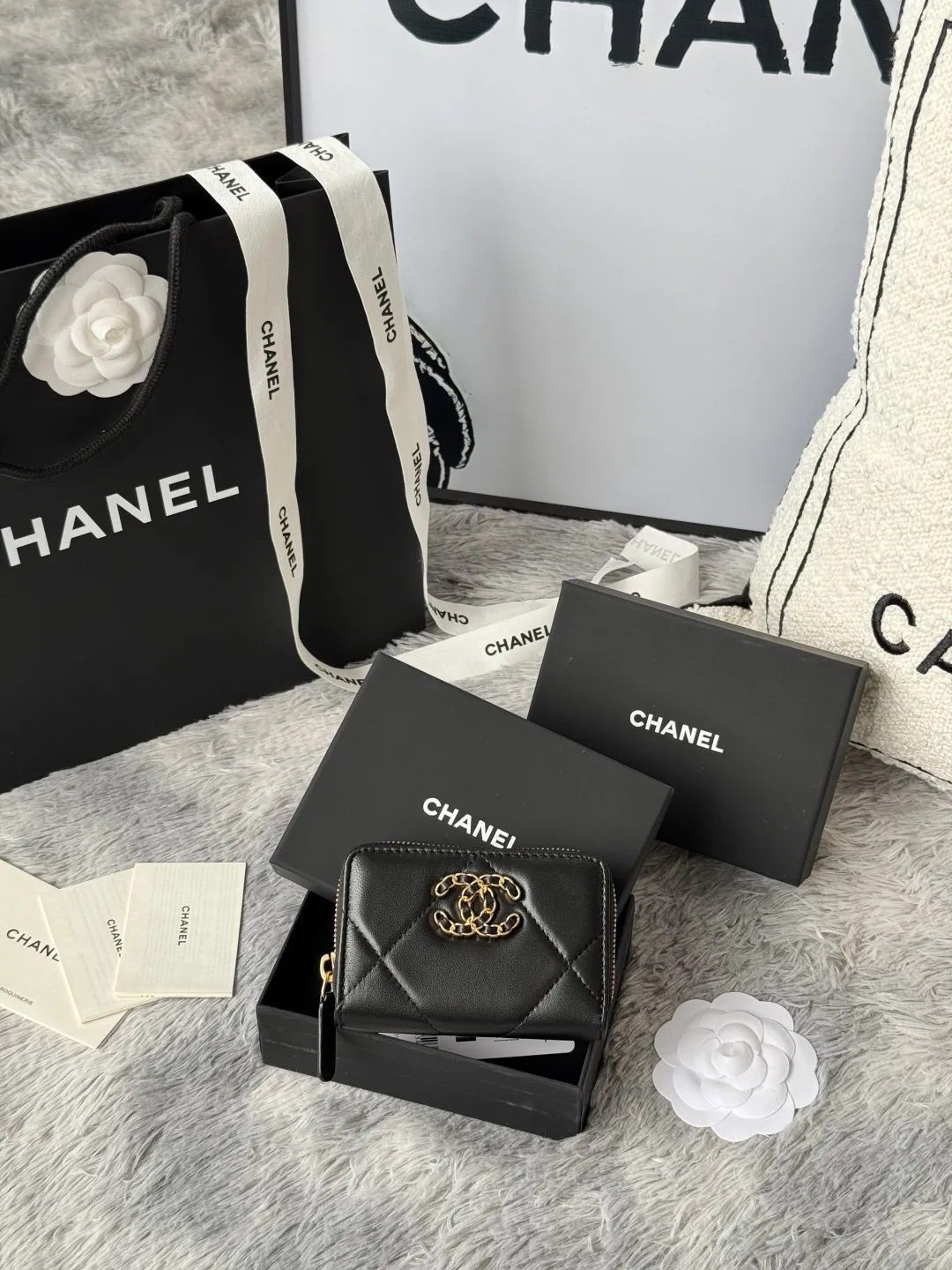 Chanel AP0949 Diamond Quilted Small Zip Coin Purse - Detail view 1