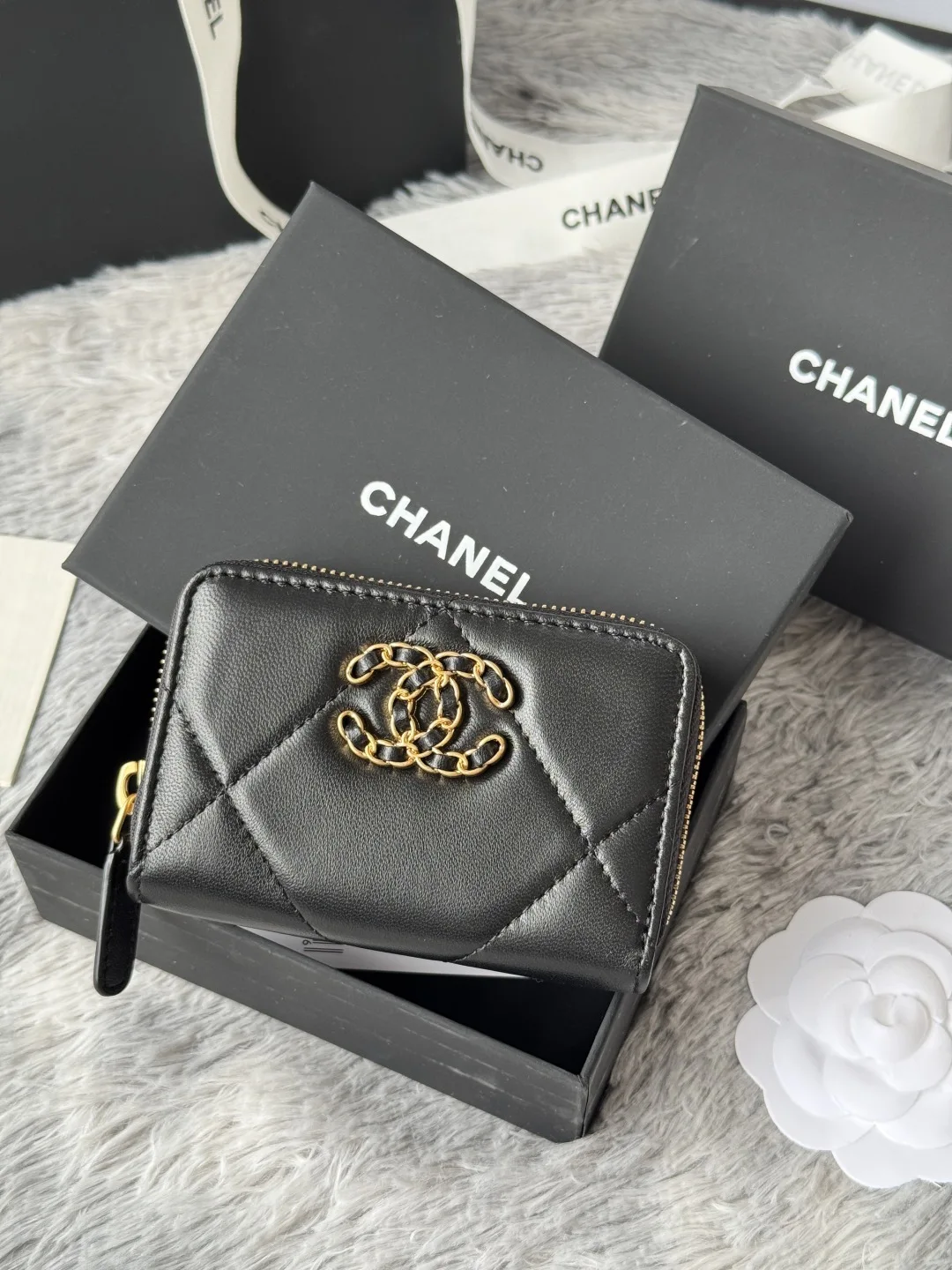 Chanel AP0949 Diamond Quilted Small Zip Coin Purse - Detail view 2