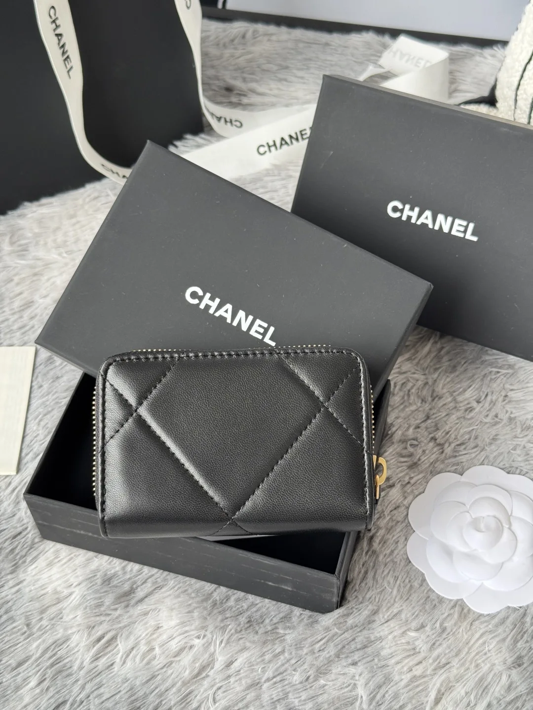 Chanel AP0949 Diamond Quilted Small Zip Coin Purse - Detail view 3