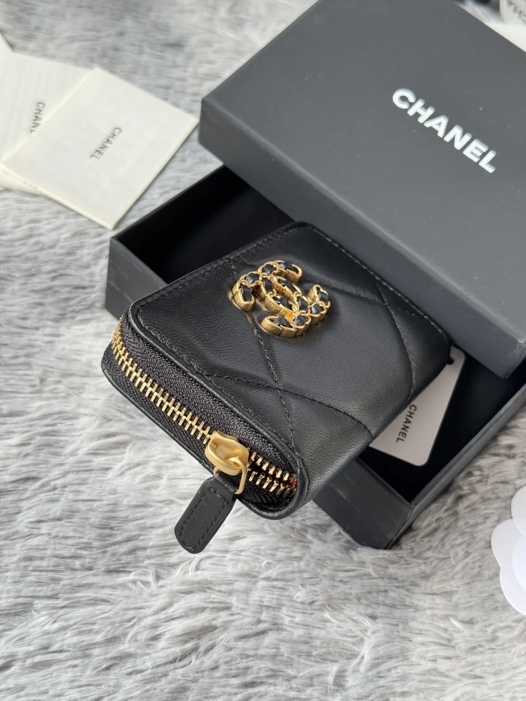 Chanel AP0949 Diamond Quilted Small Zip Coin Purse - Detail view 5