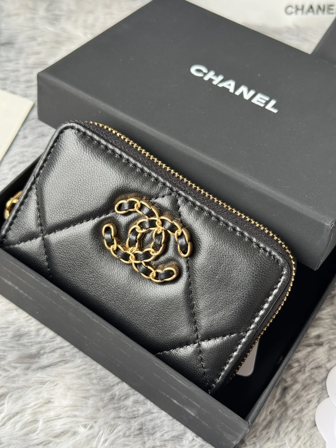 Chanel AP0949 Diamond Quilted Small Zip Coin Purse - Detail view 7
