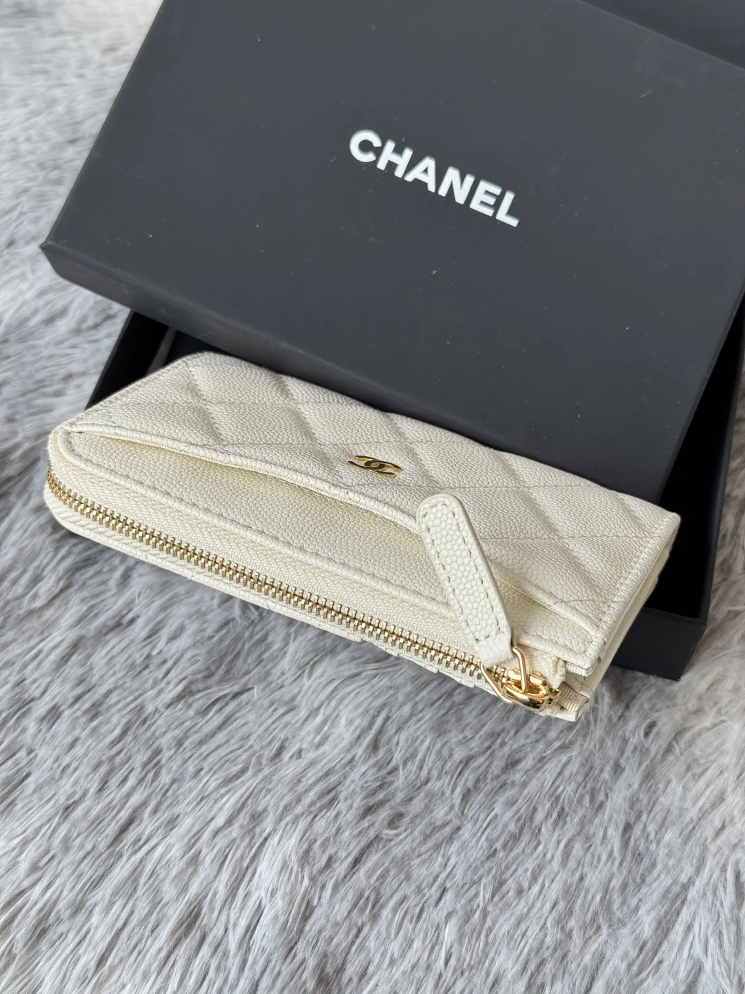 Chanel A3179 2024 7-shaped single pull card holder - Detail view 4
