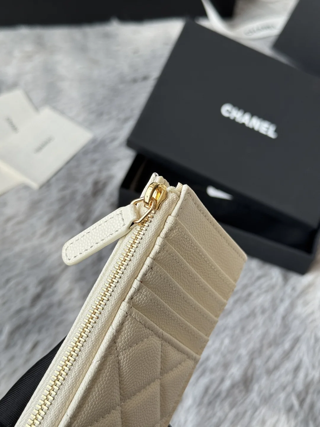 Chanel A3179 2024 7-shaped single pull card holder - Detail view 7