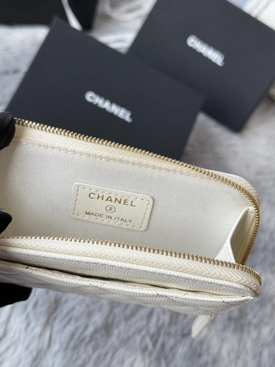 Chanel A3179 2024 7-shaped single pull card holder - Detail view 9