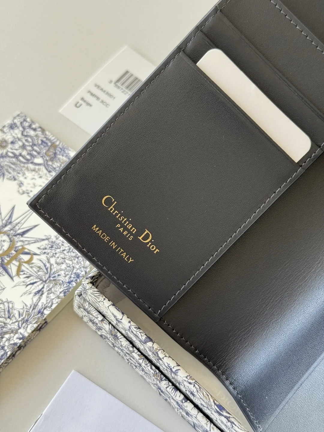 Dior S2353 Oblique Print Embossed Logo Bifold Passport Holder - Detail view 9