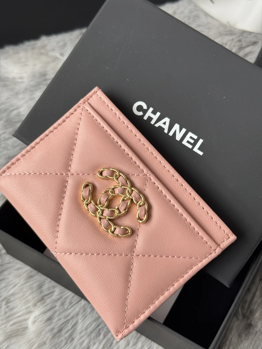 Chanel AP1167 Embroidered Argyle Cardholder - Detail view 5