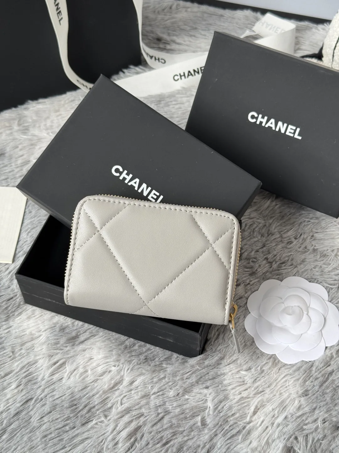 Chanel AP0949 Diamond Quilted Small Zip Coin Purse - Detail view 3