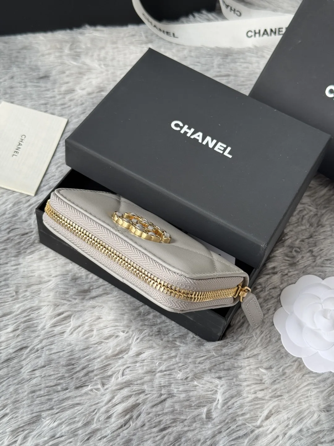 Chanel AP0949 Diamond Quilted Small Zip Coin Purse - Detail view 4