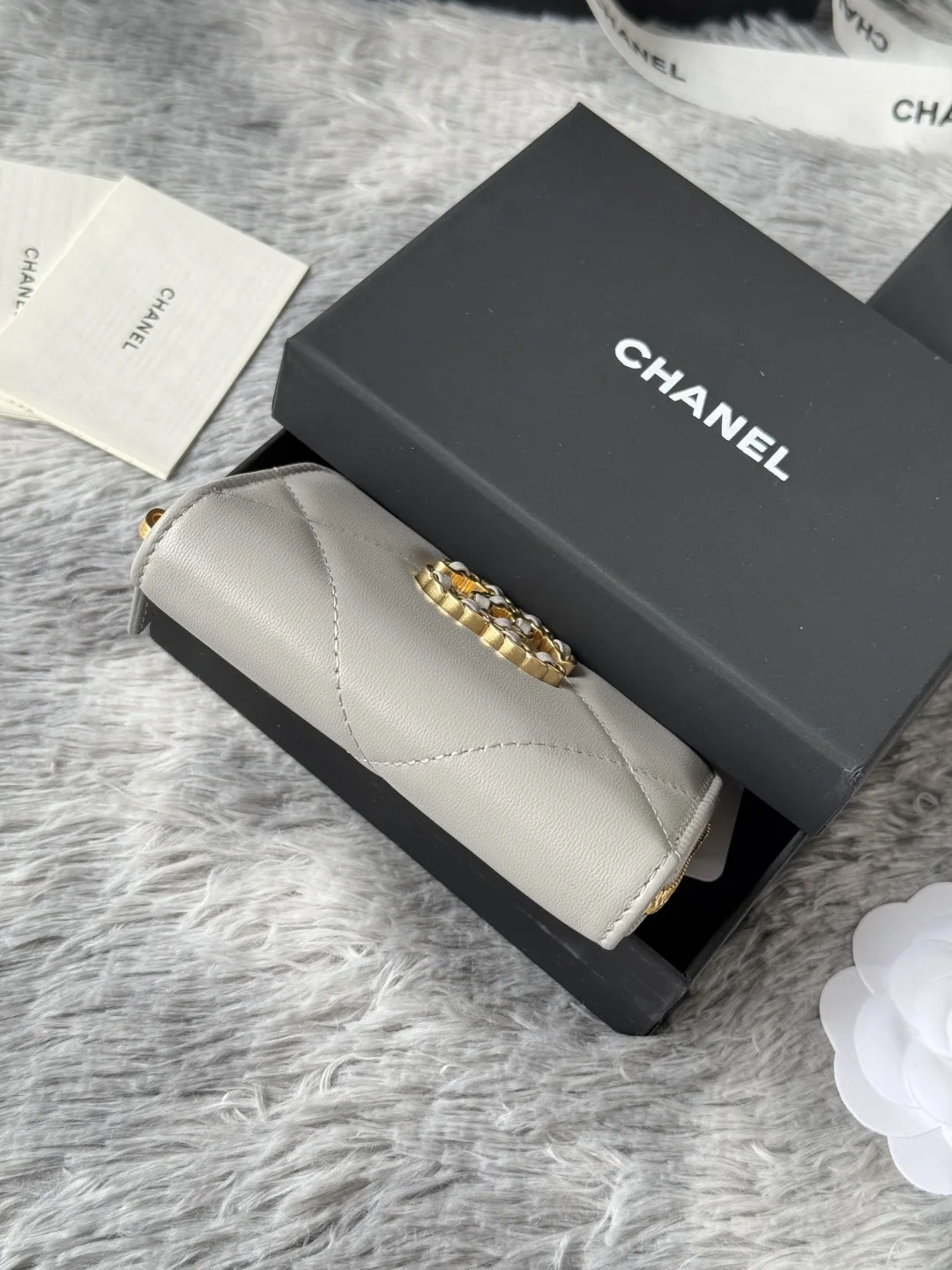 Chanel AP0949 Diamond Quilted Small Zip Coin Purse - Detail view 5