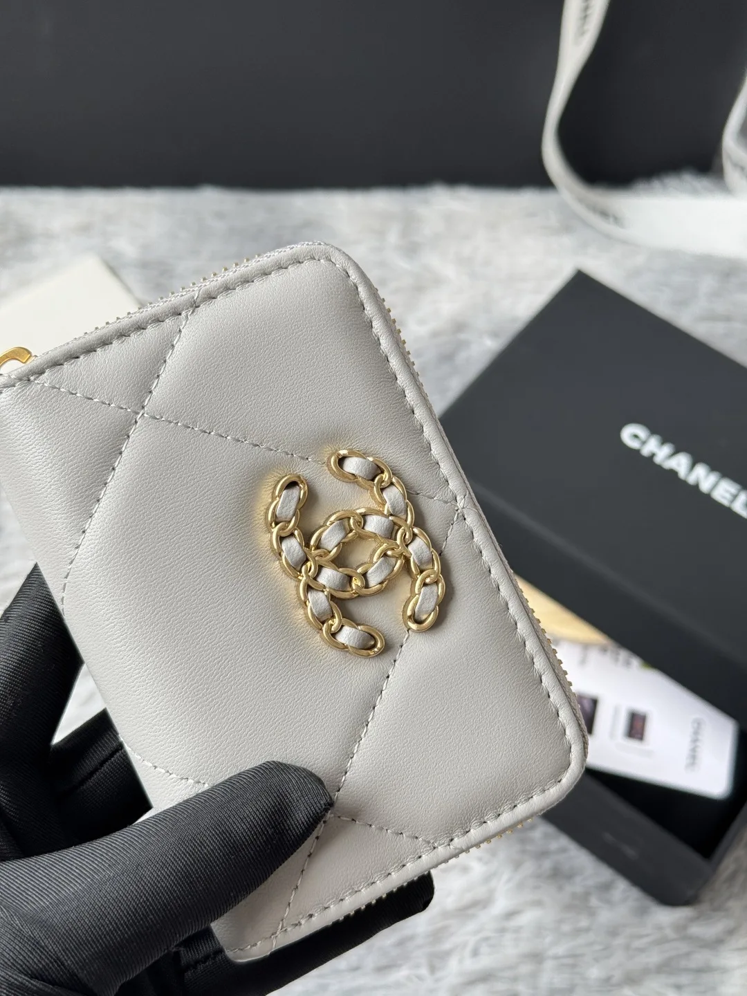 Chanel AP0949 Diamond Quilted Small Zip Coin Purse - Detail view 7