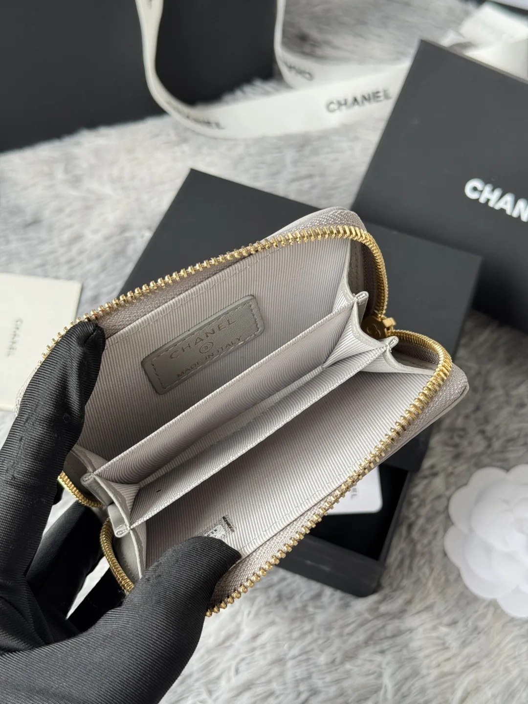 Chanel AP0949 Diamond Quilted Small Zip Coin Purse - Detail view 8