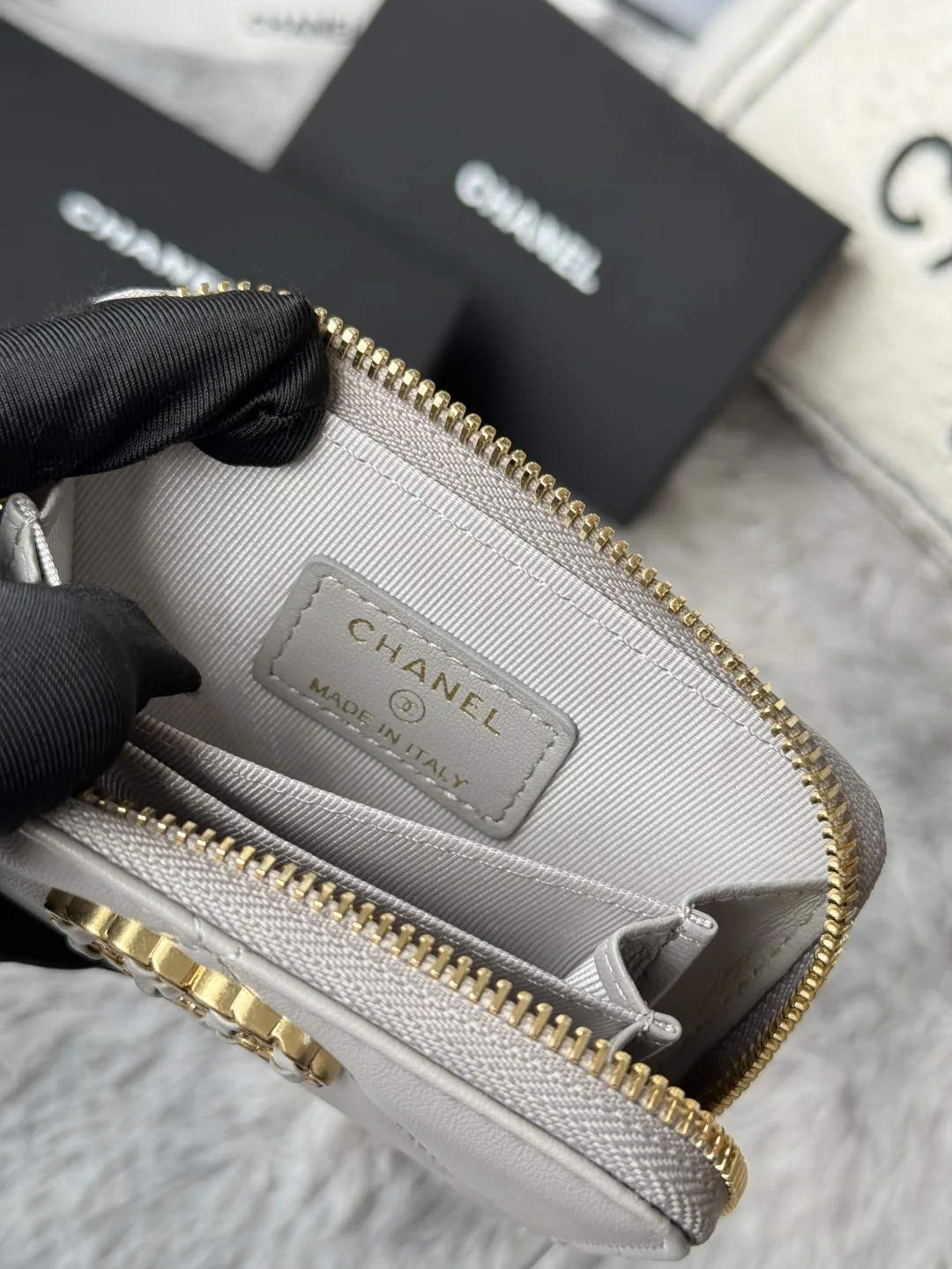 Chanel AP0949 Diamond Quilted Small Zip Coin Purse - Detail view 9
