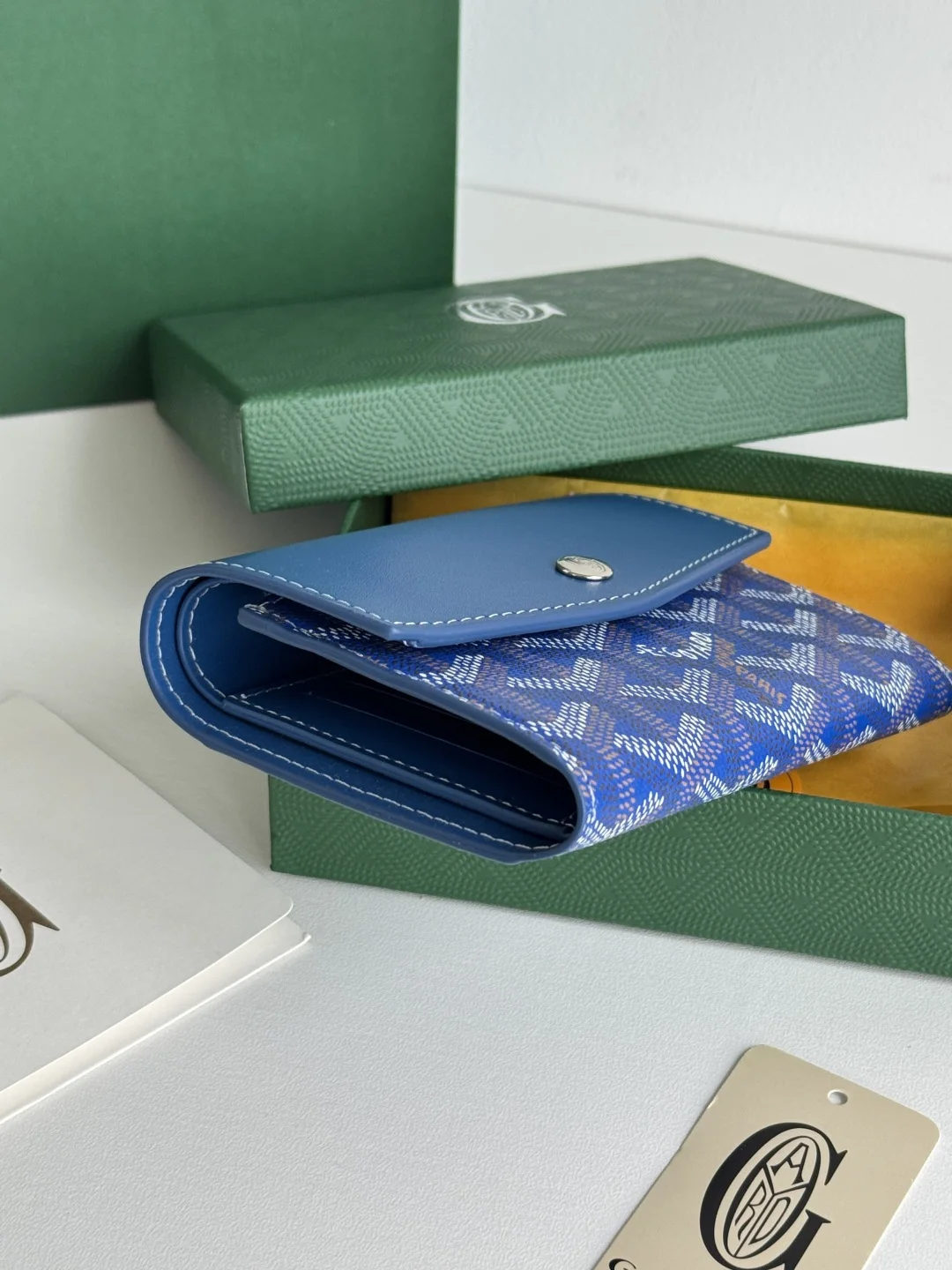 Goyard 3319 Saint-Gabriel Envelope Trifold Wallet - Detail view 5