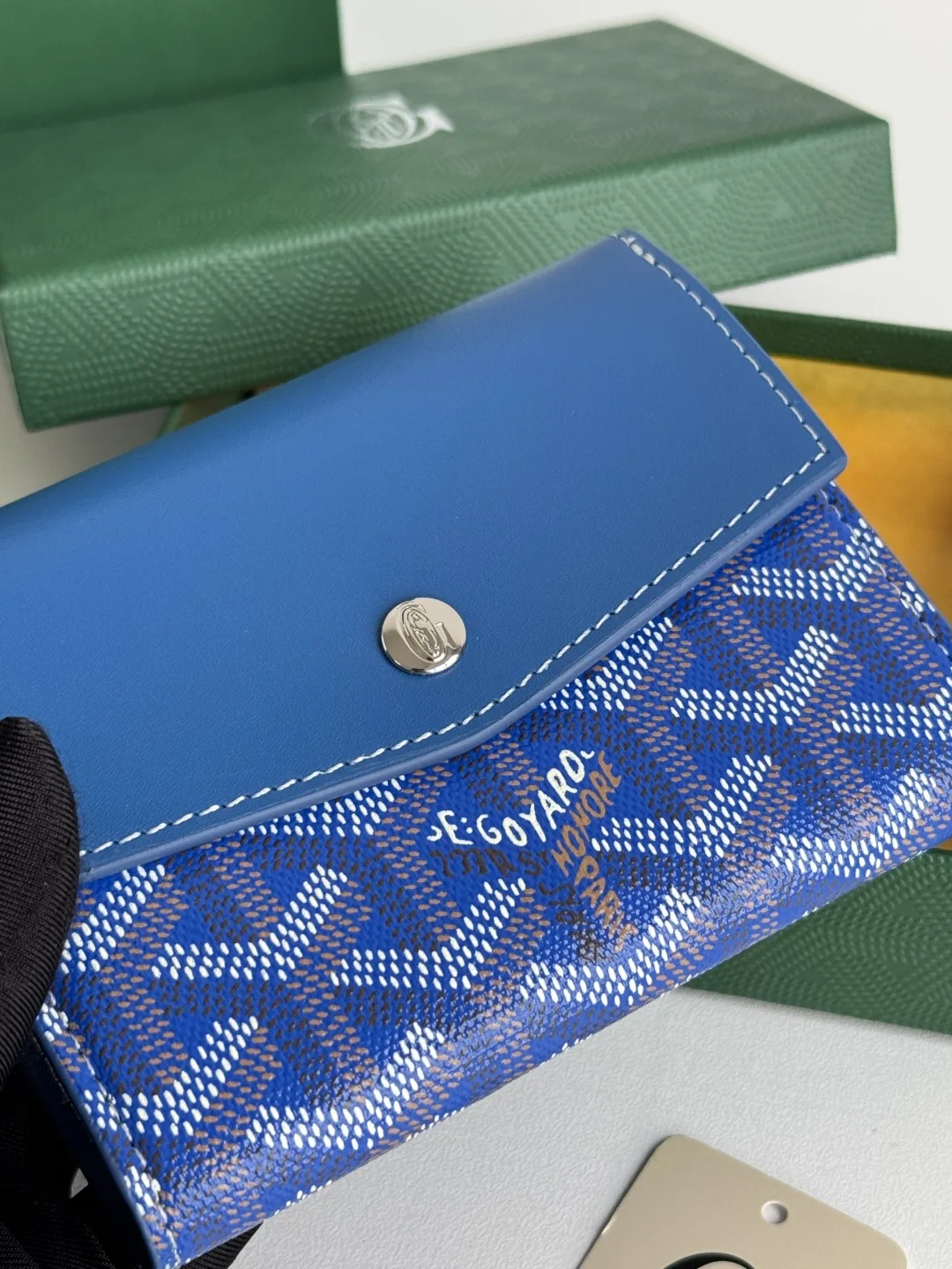 Goyard 3319 Saint-Gabriel Envelope Trifold Wallet - Detail view 7