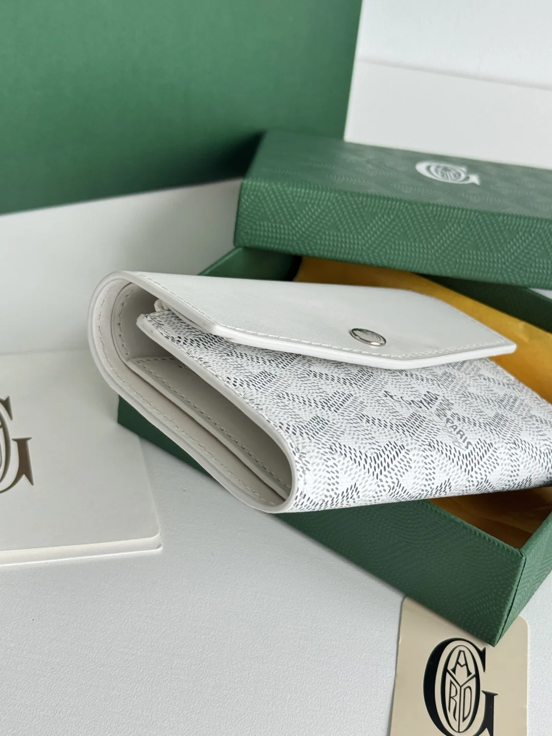 Goyard 3319 Saint-Gabriel Envelope Trifold Wallet - Detail view 4