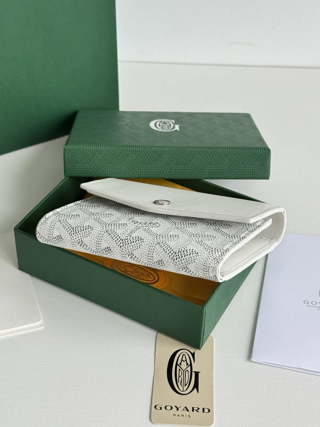Goyard 3319 Saint-Gabriel Envelope Trifold Wallet - Detail view 5