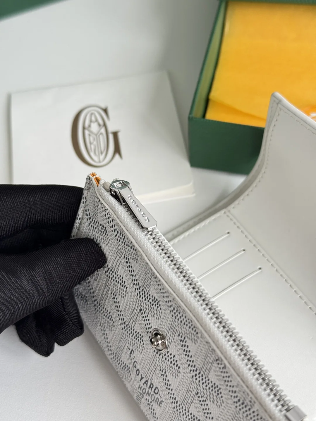 Goyard 3319 Saint-Gabriel Envelope Trifold Wallet - Detail view 9
