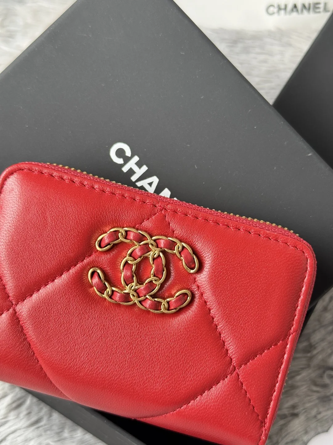 Chanel AP0949 Diamond Quilted Small Zip Coin Purse - Detail view 3