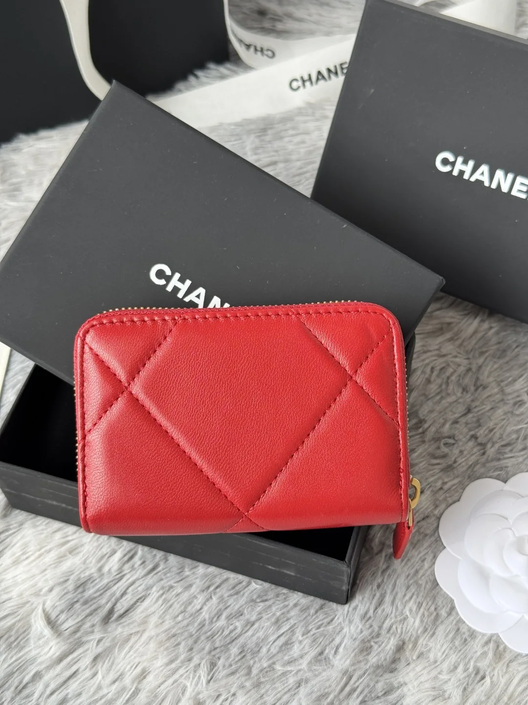 Chanel AP0949 Diamond Quilted Small Zip Coin Purse - Detail view 4