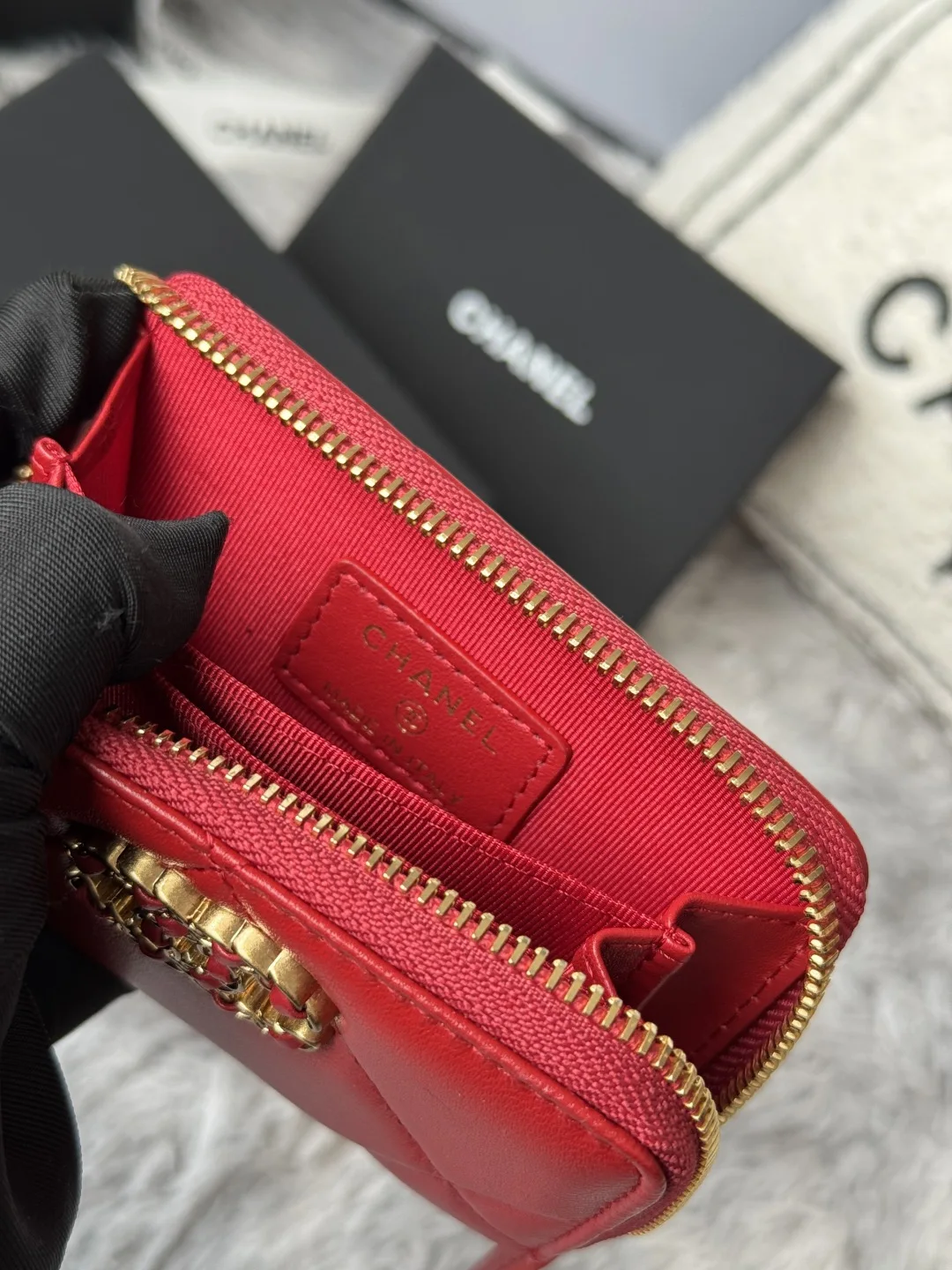 Chanel AP0949 Diamond Quilted Small Zip Coin Purse - Detail view 8