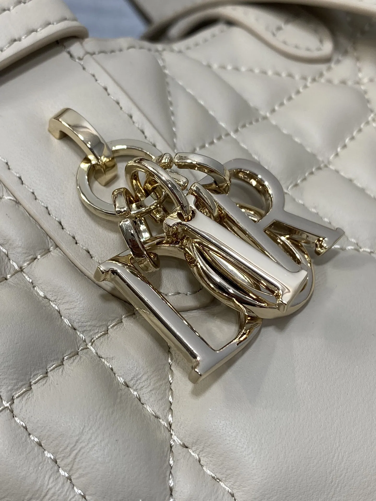Dior Light Apricot Toujours Small Handbag - Detail view 2