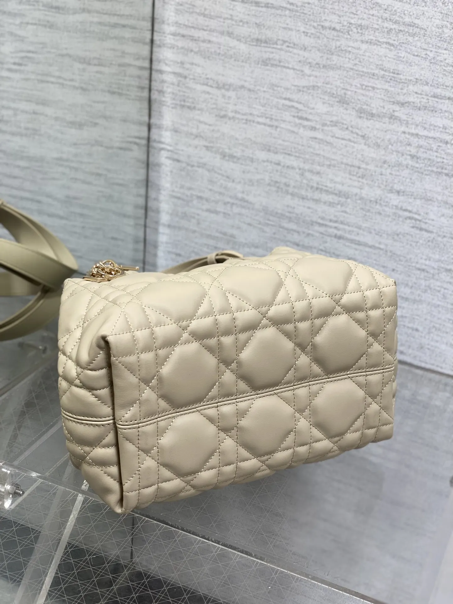 Dior Light Apricot Toujours Small Handbag - Detail view 7