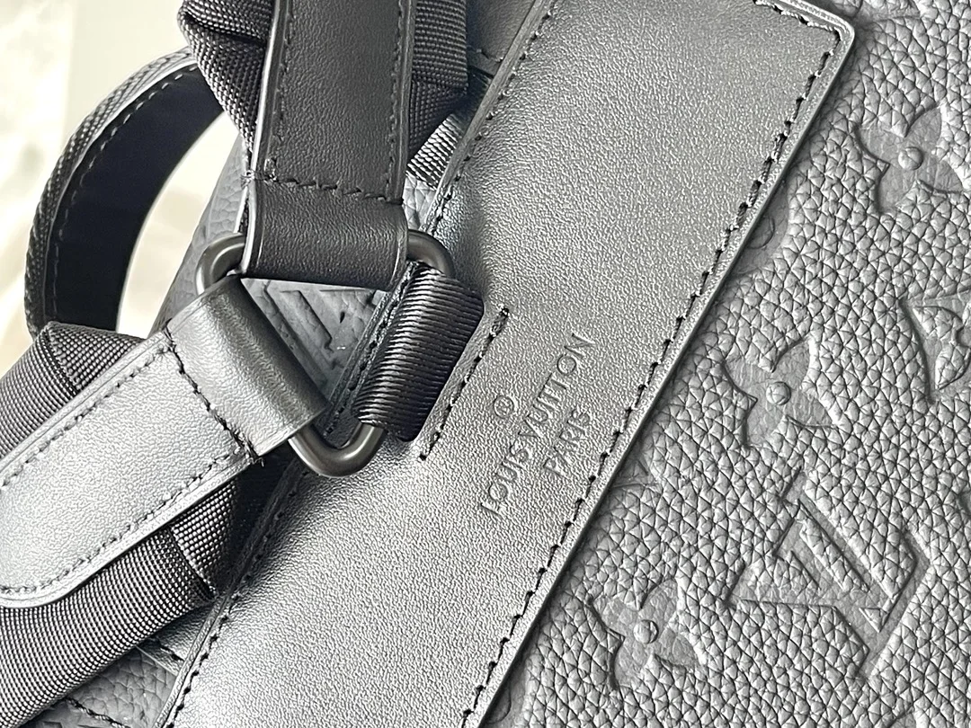 Louis Vuitton Small M20899 Christopher Backpack - Detail view 7